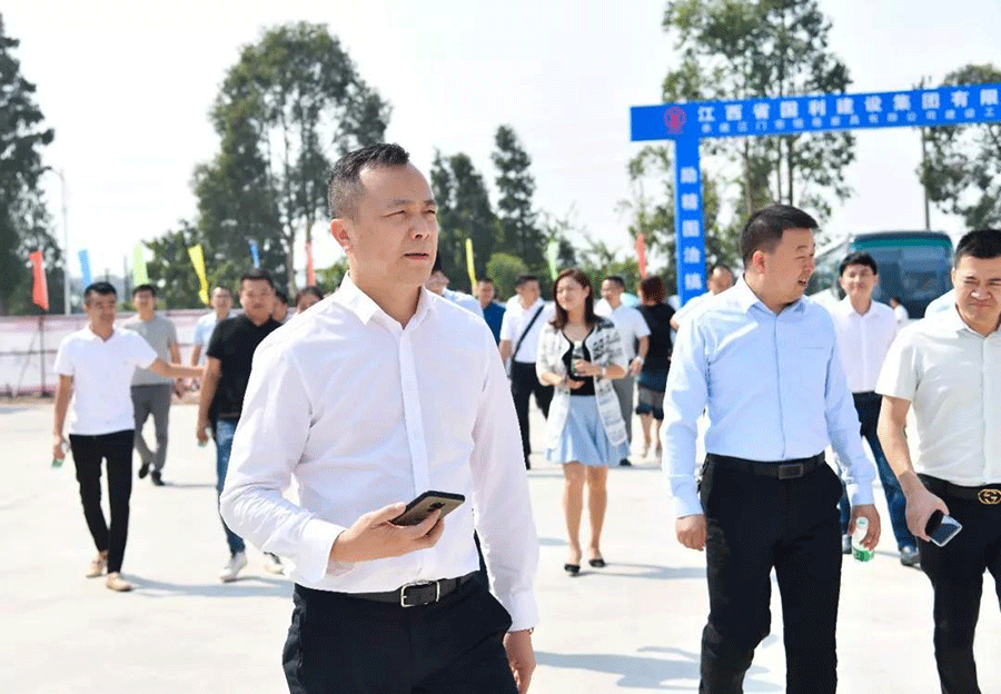 蜜桃APP污在线观看家具集团江睦工业园项目动工奠基仪式入场现场图
