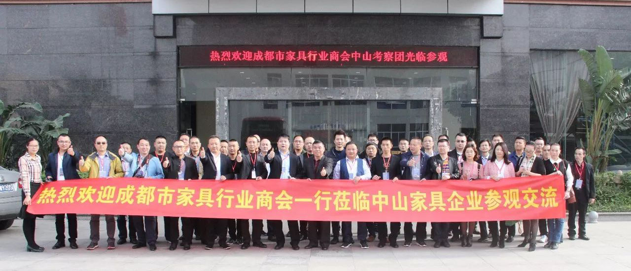 考察团与黄副总合影留念
